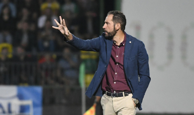 Machín da instrucciones en Lituania