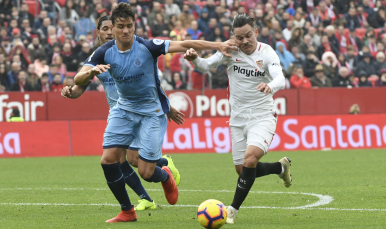Roque Mesa del Sevilla FC ante el Girona FC