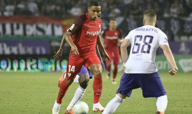 Muriel del Sevilla FC ante el Újpest FC