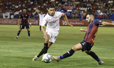 Jesús Navas del Sevilla FC ante el Extremadura