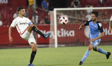 Jesús Navas del Sevilla FC ante el Extremadura UD