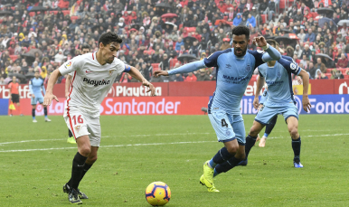 Jesús Navas del Sevilla FC ante el Girona FC