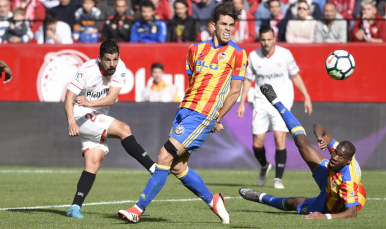Nolito del Sevilla FC ante el Atlético