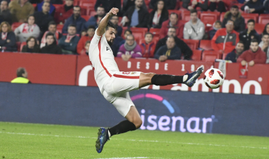 Nolito del Sevilla FC ante el Villanovense