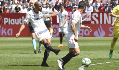 Nzonzi del Sevilla FC ante el Villarreal CF