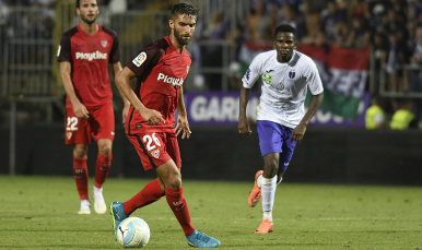 Pejiño ante el Újpest en el partido de vuelta