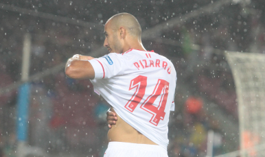 Pizarro celebra en gol en el Camp Nou