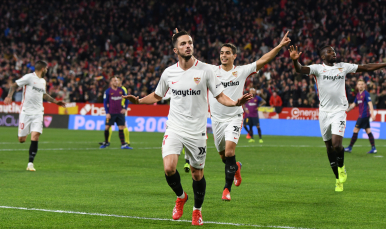 Sarabia celebra su gol ante el FC Barcelona