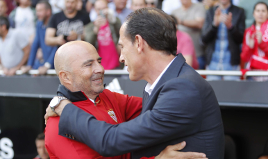 Sampaoli saluda a Voro