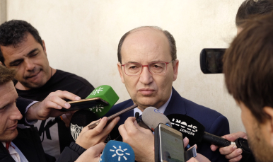 Atención a la prensa de José Castro en San Benito