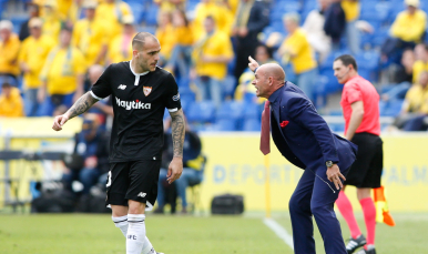 Sandro atiende al banquillo en Las Palmas