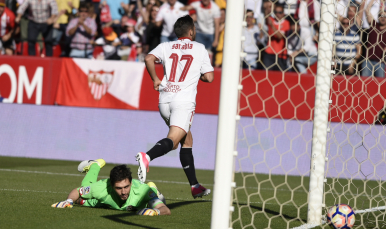 Sarabia, titular en el Sevilla FC-Deportivo