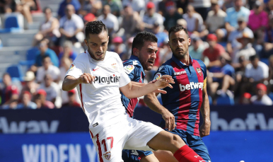 Sarabia del Sevilla FC ante el Levante UD