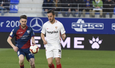 Sarabia del Sevilla FC ante la SD Huesca