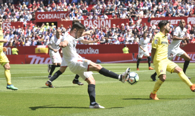 Sarabia del Sevilla FC ante el Villarreal