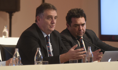 Juan Luis Villanueva expone los datos económicos en la Junta de Accionistas
