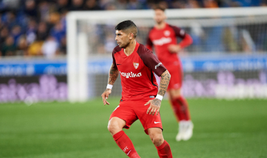 Ever Banega frente al Alavés