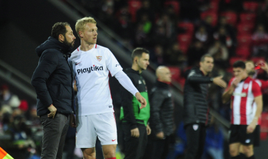 Machín conversa con Kjaer
