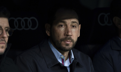 Pablo Machín en el banquillo del Bernabéu