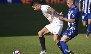 Viitolo conduce el balón 