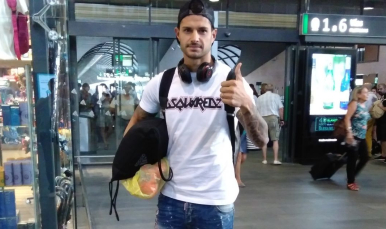 Vitolo en la estación de Santa Justa 