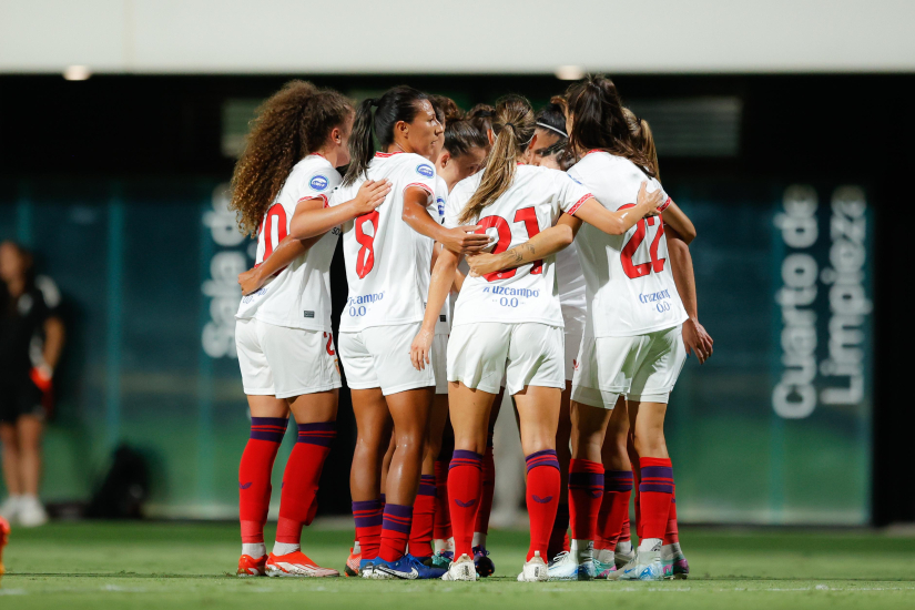Las jugadoras sevillistas hacen piña en el choque de semifinales