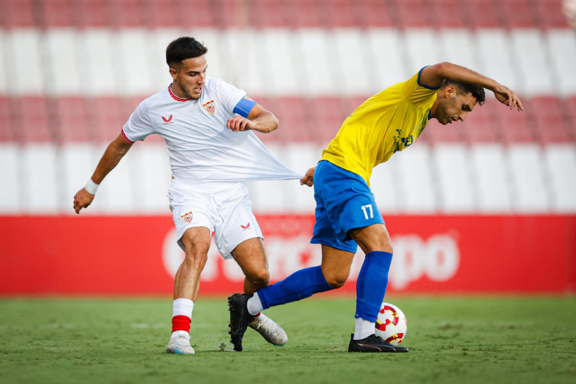 Imagen del encuentro entre el Sevilla Atlético y el UD Tomares