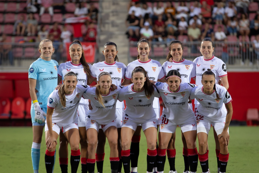 Formación inicial del Femenino en el primer partido de la temporada