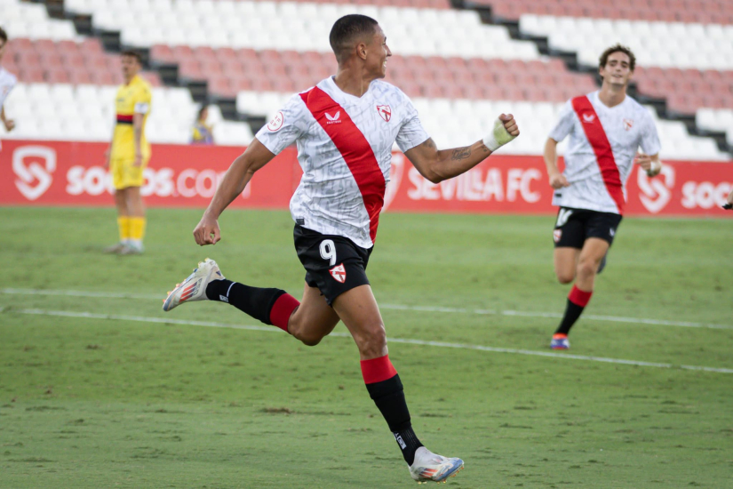 Imagen de Mateo Mejía celebrando un tanto ante el Atlético Sanluqueño