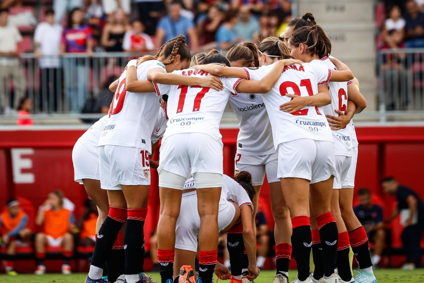 Las jugadoras hacen piña en el partido ante el FC Barcelona