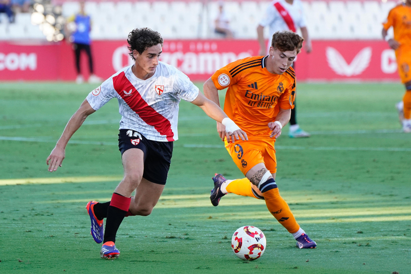 Imagen de Manu Bueno frente al Real Madrid Castilla