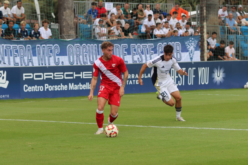 Imagen de Darío frente al Marbella FC