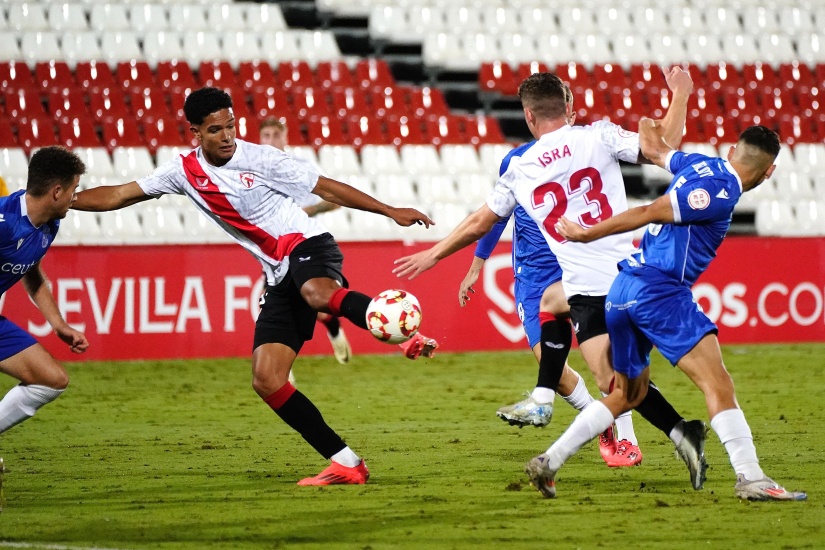 Imagen de Antonetti frente a la AD Ceuta