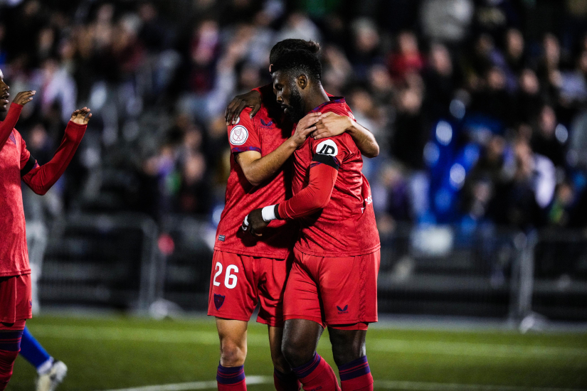 Juanlu e Iheanacho celebran un gol ante Las Rozas