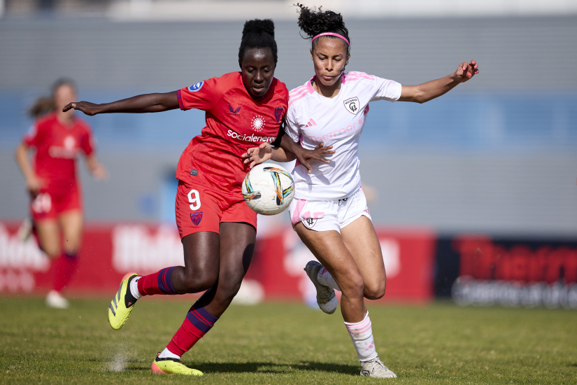 Fatou Kanteh lucha por el esférico en el duelo ante el Madrid CFF