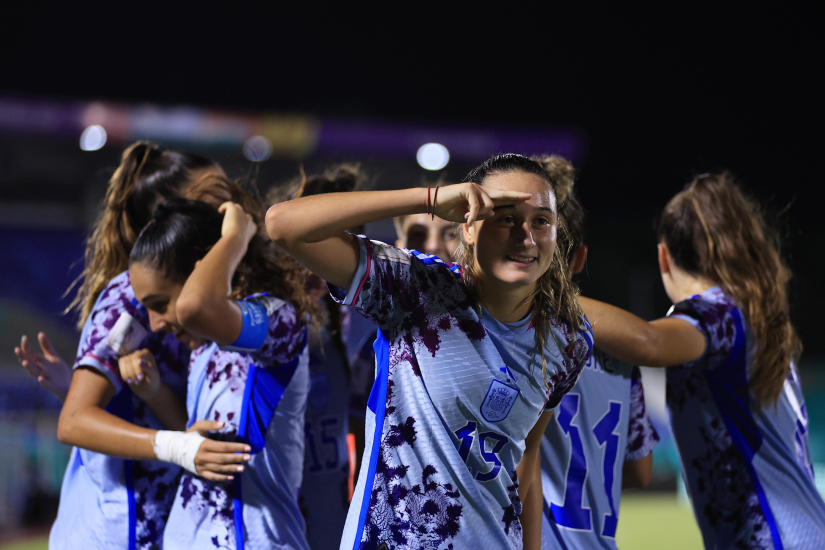 Alba Cerrato celebra su gol ante Inglaterra