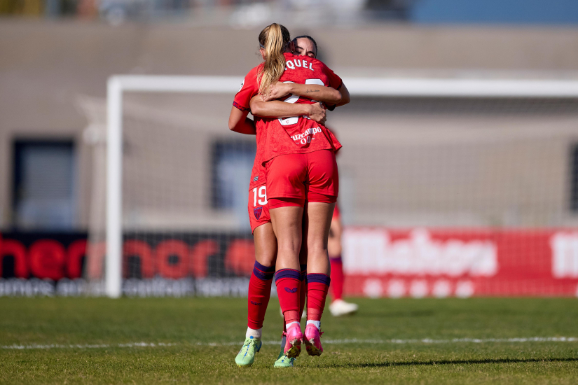 Dos jugadoras del Sevilla FC Femenino