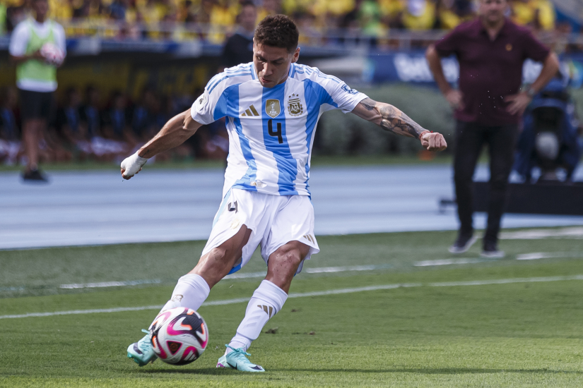 Montiel en un partido con la selección argentina