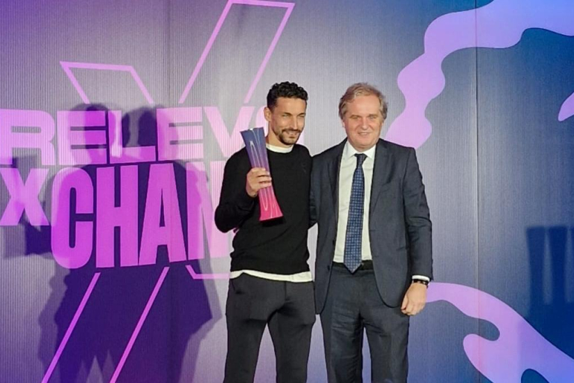 Jesús Navas, premiado en la gala 'Relevo x Change'