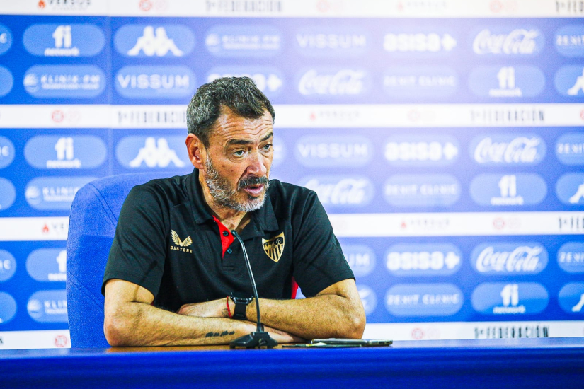 Galván atiende a los medios en rueda de prensa tras el partido ante el Hércules