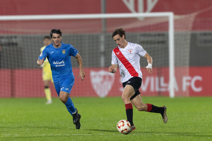 Imagen de Manu Bueno ante el Fuenlabrada