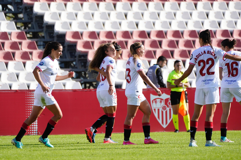 Las sevillistas celebran uno de los goles ante el RC Deportivo ABANCA