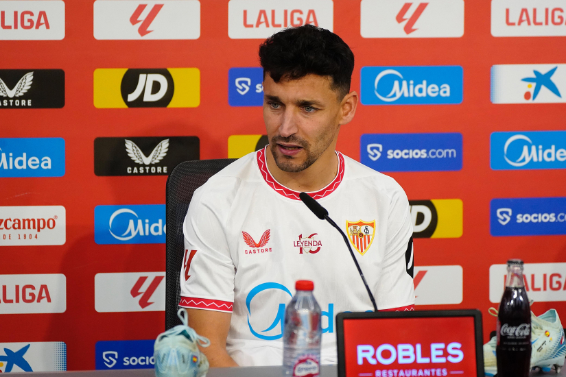 Jesús Navas en la sala de prensa