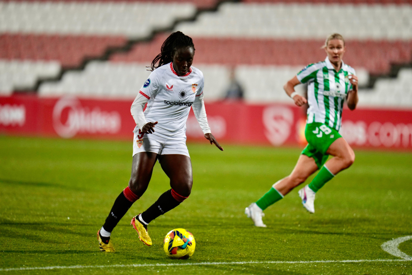 Imagen de Fatou Kanteh ante en la victoria del Gran Derbi femenino