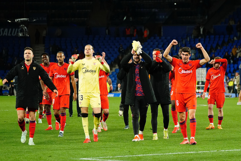 El Sevilla FC celebra su victoria en San Sebastián