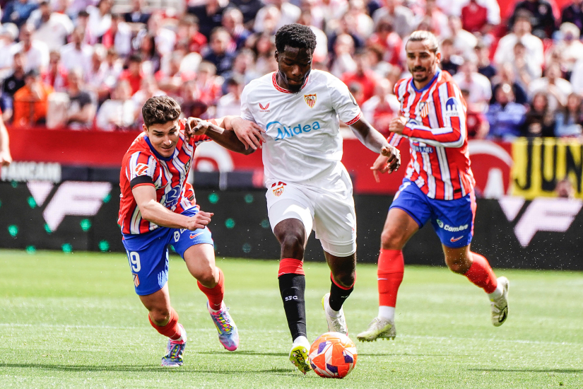 Agoumé del Sevilla FC ante el Atlético