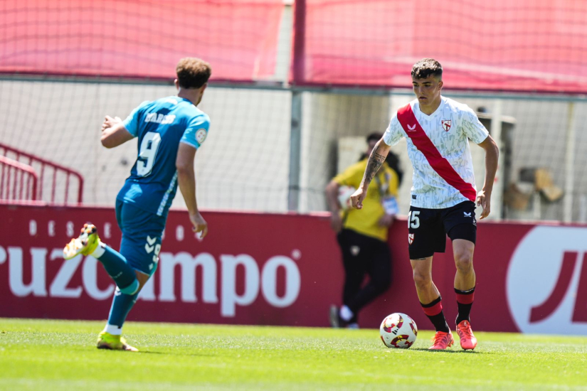 Imagen de Íker Muñoz ante el Betis Deportivo