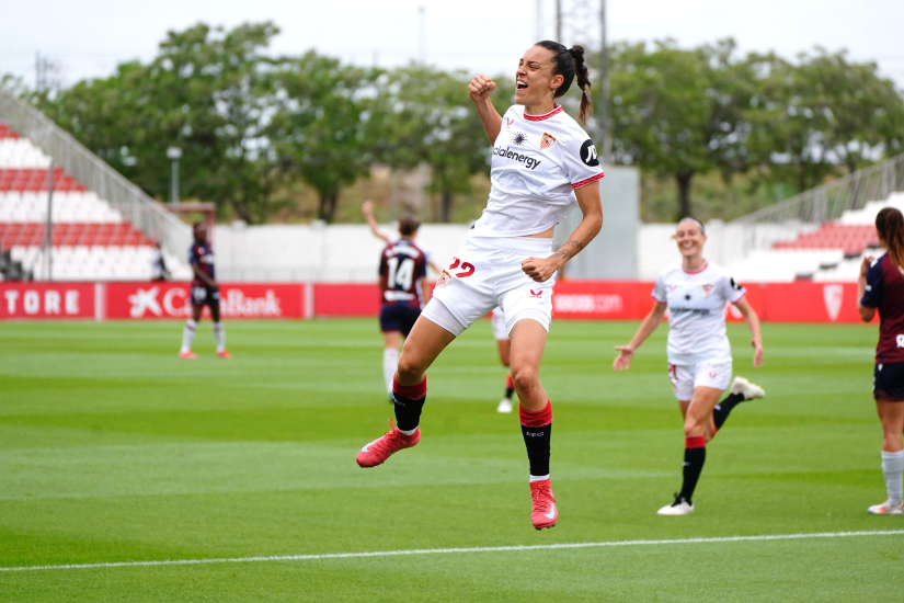 Natalia Padilla celebra el tanto ante el Levante UD