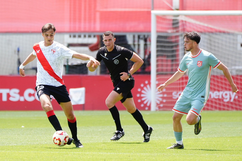 Imagen de Lulo ante el Atletico de Madrid 'B'