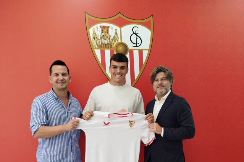 Iker Muñoz renueva su contrato hasta 2027